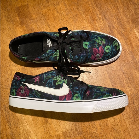 Nike Toki Low Floral Skater Sneaker 